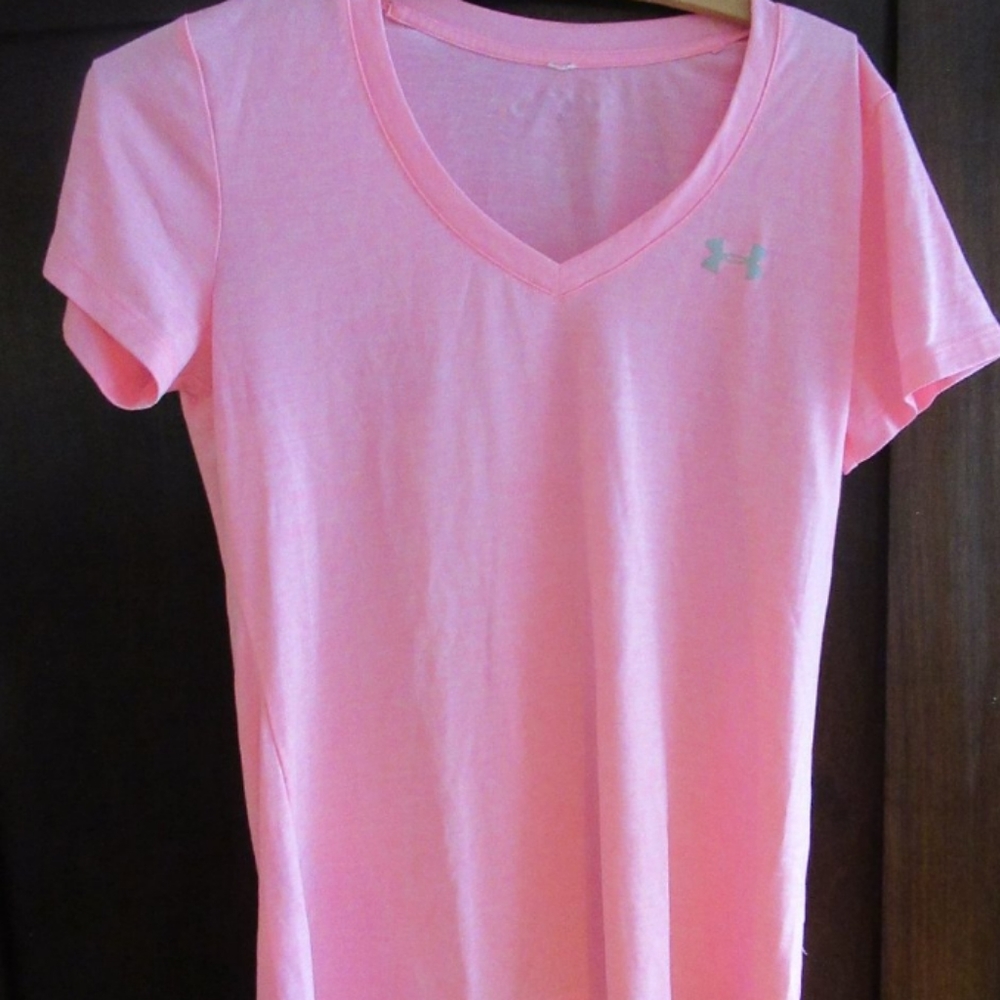 Womens Under Armour Pink V Neck Heat Gear TShirt ( Size medium)
